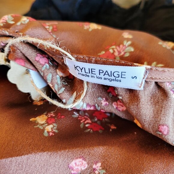 Kylie Paige adorable cottage core satin blouse with floral pattern - Picture 7 of 8